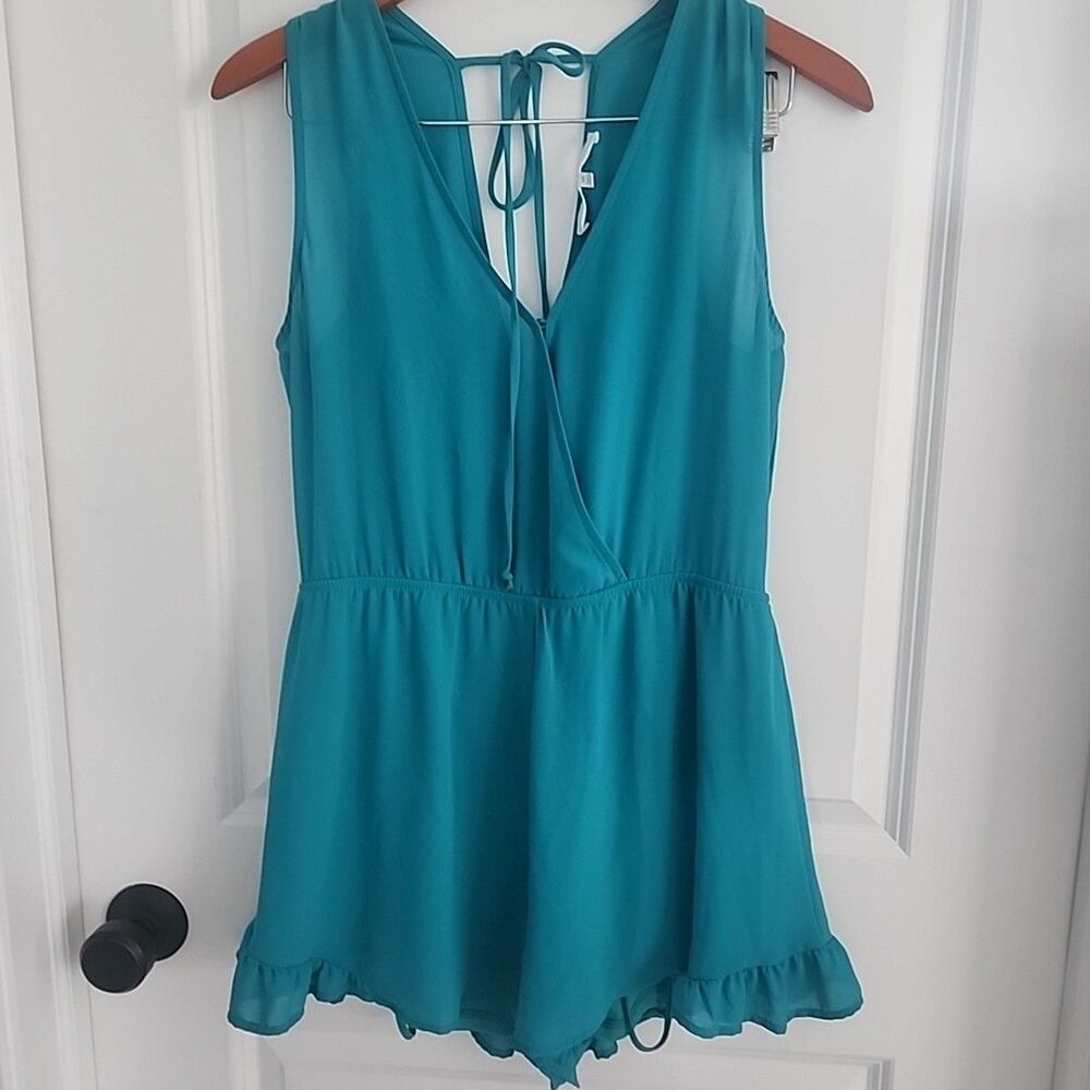 ASTR The Label Ruffle Romper Size XS Teal Lined Sleeveless Tie Back Shorts